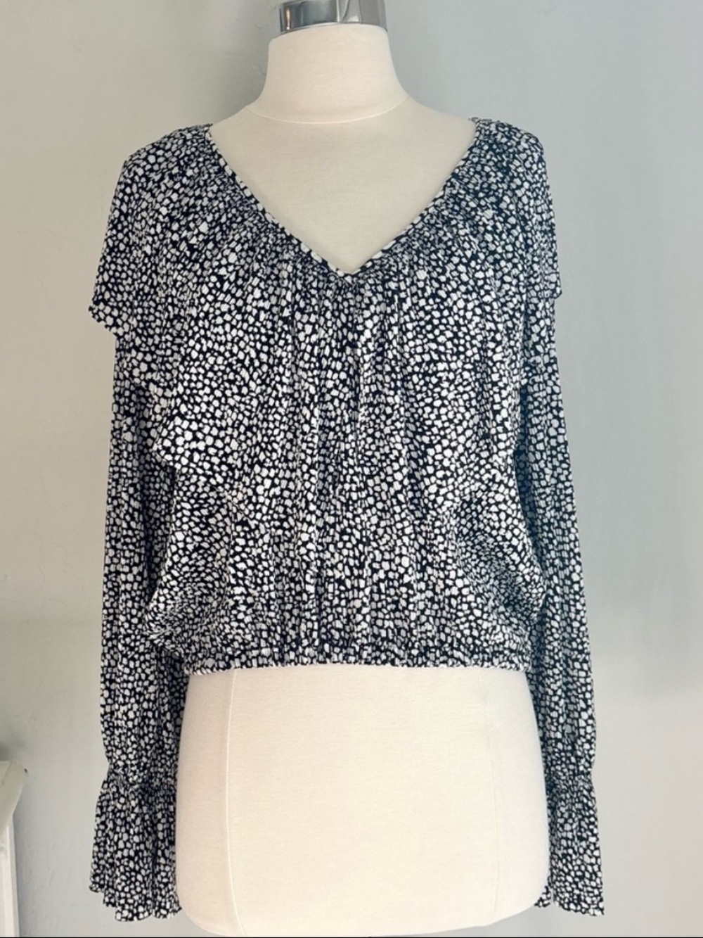 Zara Plisse Dot Print Ruffle V-neck Bell Sleeve Elastic Waist Blouse, Size Med